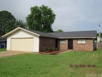 Building Photo - 203 Club Ln