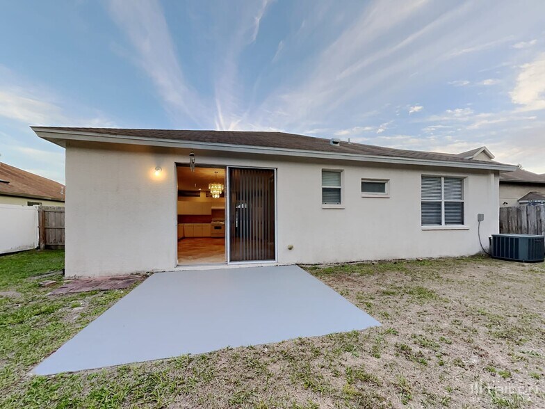 Building Photo - 9723 Riverchase Dr