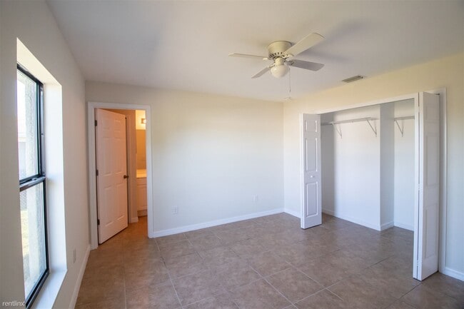 Building Photo - 3 br, 2 bath Duplex - 4623 Skyline Bouleva...