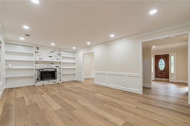 Building Photo - 2911 Bentwood Dr