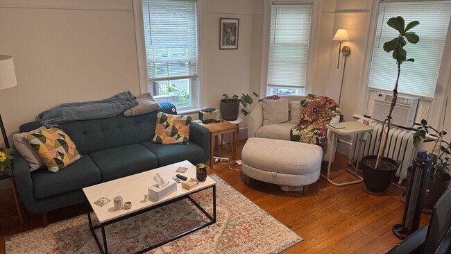 Building Photo - 66 Hall Ave