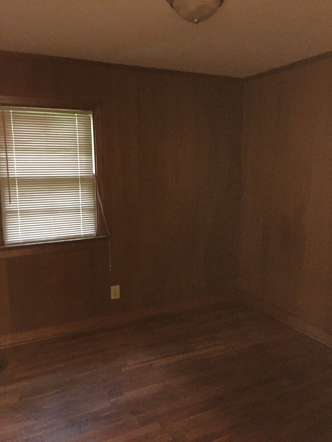 Building Photo - Beautifully Updated 3bdrm/1bth Ranch Style Home Located in the Glen Lea Area!