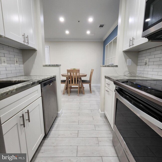 Building Photo - 255 S Pickett St