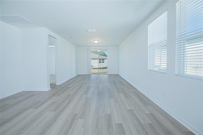 Building Photo - 2930 Sunstar Dr