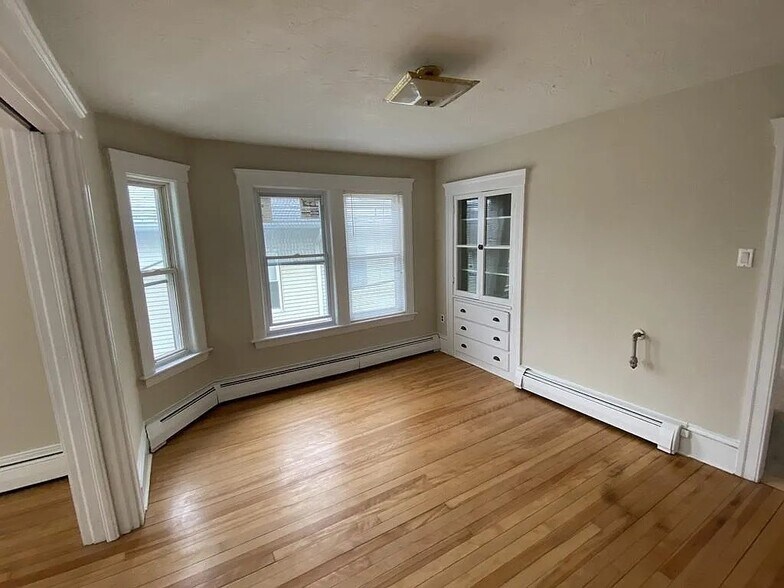 Dining - 181 Belmont St
