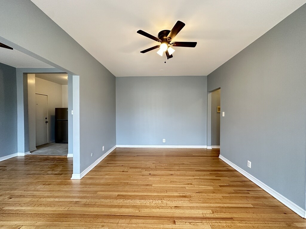 Building Photo - 1319 W Estes Ave