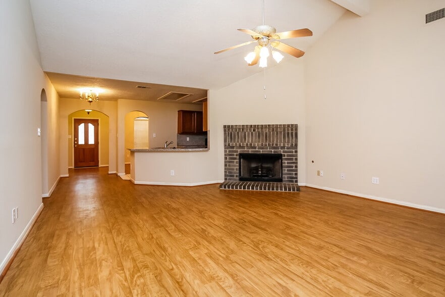 Building Photo - 18714 Timber Spring Dr