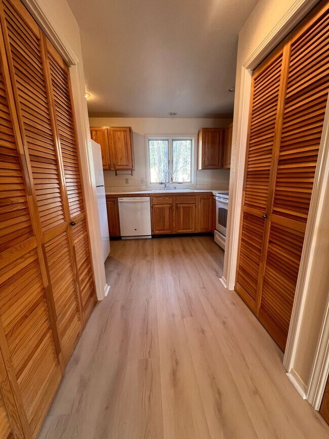 Building Photo - 1 Bedroom McCloud Condo