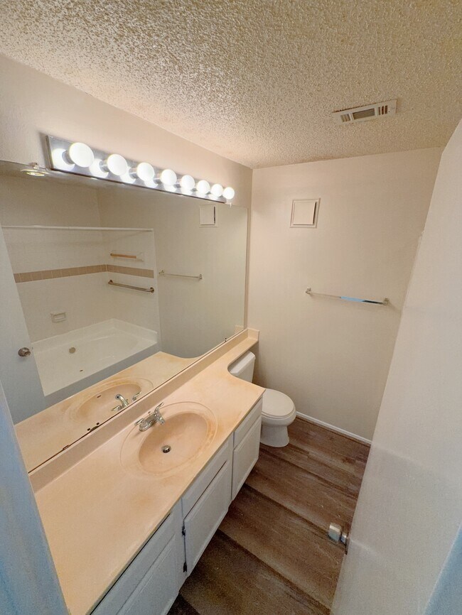 Building Photo - 7900 Bissonnet St