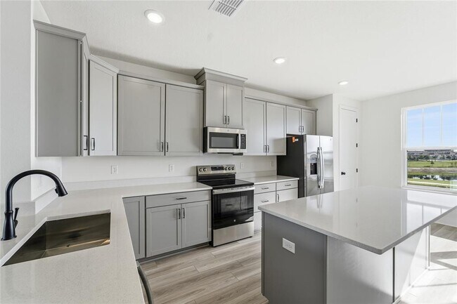 Building Photo - 15058 Grv Lk Dr