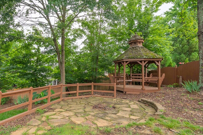 Building Photo - 403 Dogwood Way