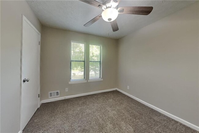 Building Photo - 2719 Valleyhill Dr