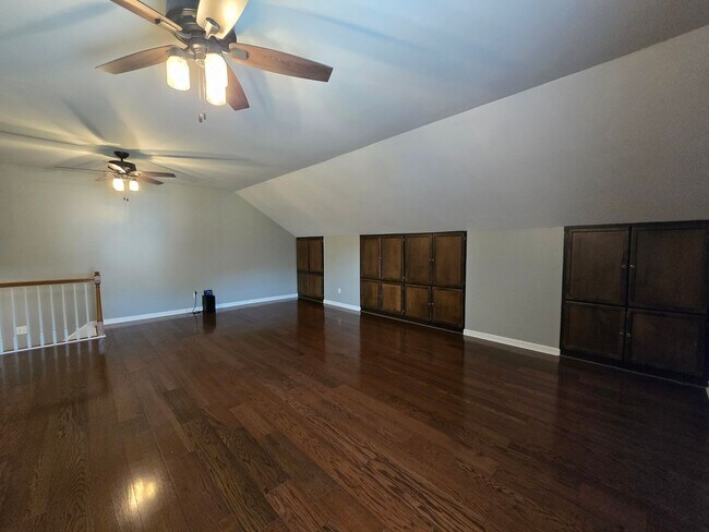 Building Photo - MOVE-IN SPECIAL!! $250 OFF First Month