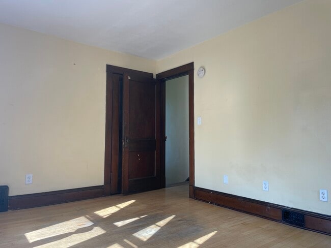 Building Photo - 109 Lathrop St