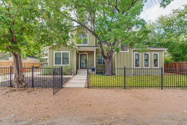 Building Photo - 211 Gibson
