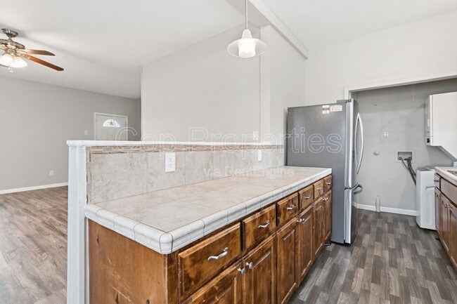 Building Photo - 9140 Sailfish Dr