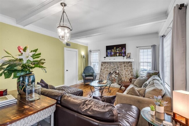 Building Photo - 314 NE 26th Terrace