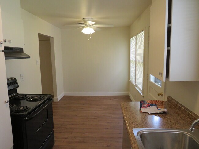 Building Photo - 419 Anton Dr