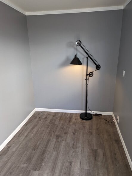 Bonus room features a window and is roughly 7'x10' - 4828 Sawtelle Blvd