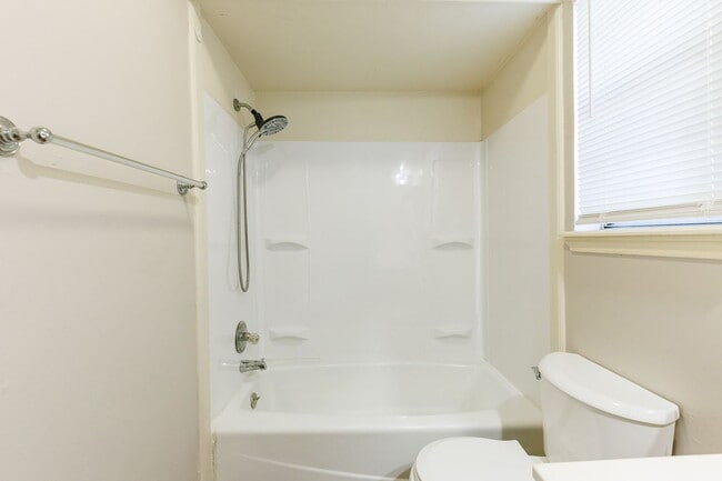 Building Photo - 2 Bedroom Duplex