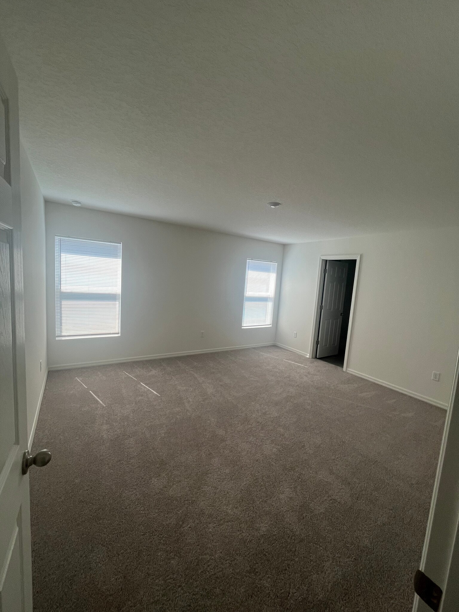 Building Photo - 27 Wood Cedar Dr