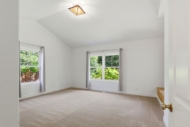 Building Photo - Gorgeous 5-Bedroom Los Gatos Home