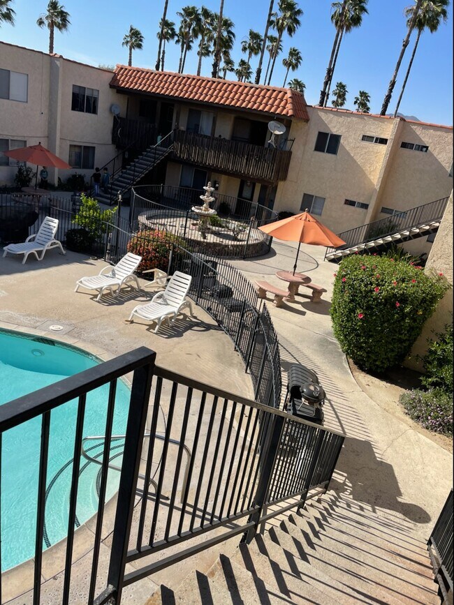Courtyard and pool - 43235 Hacienda St