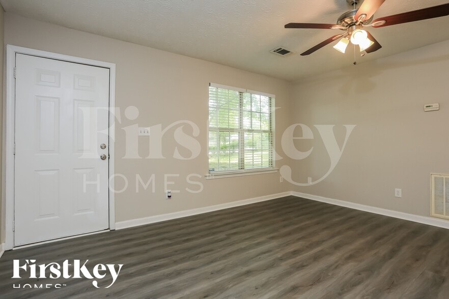 Building Photo - 252 Pine Valley Dr