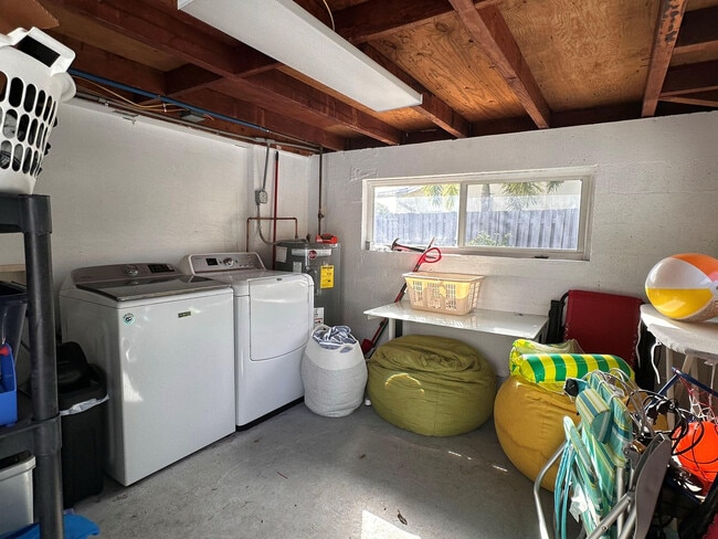 Building Photo - 525 NE 27th St