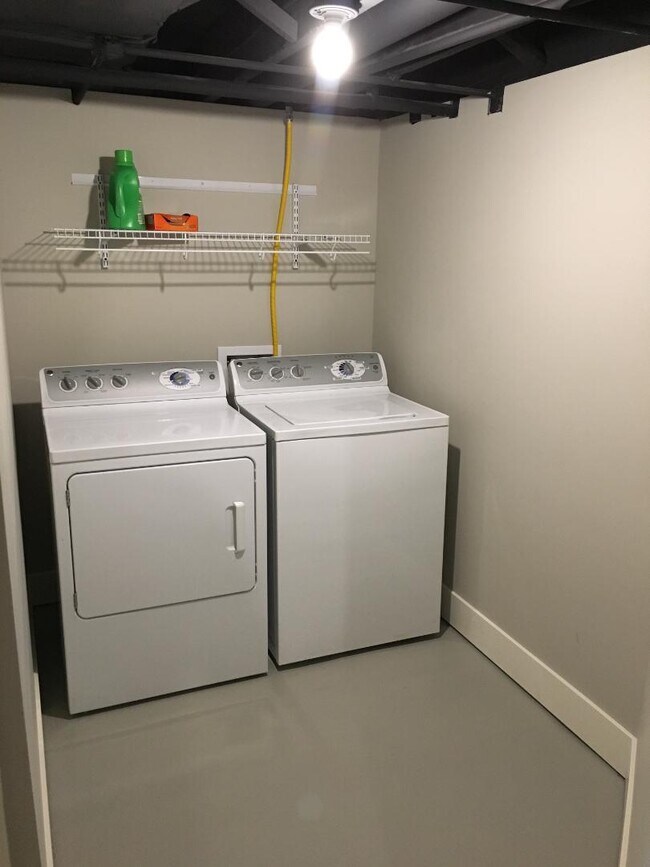 Building Photo - 253 Valley Ave SW