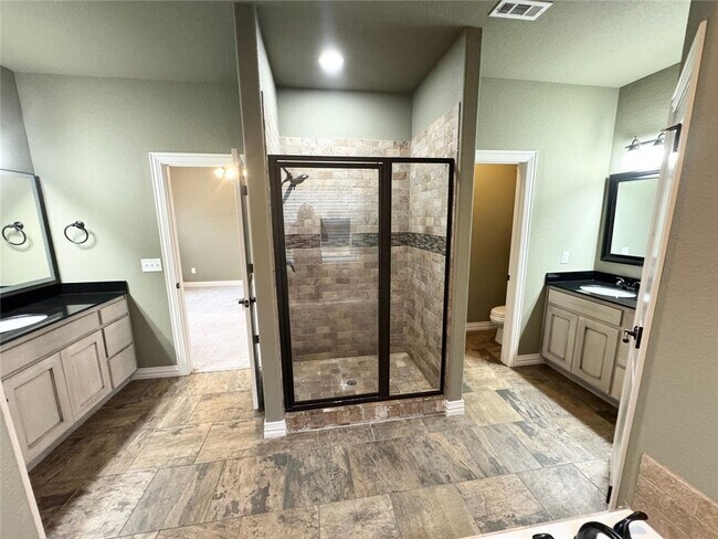 Building Photo - 33 Leona Dr