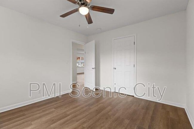 Building Photo - 3919 Weldon Dr