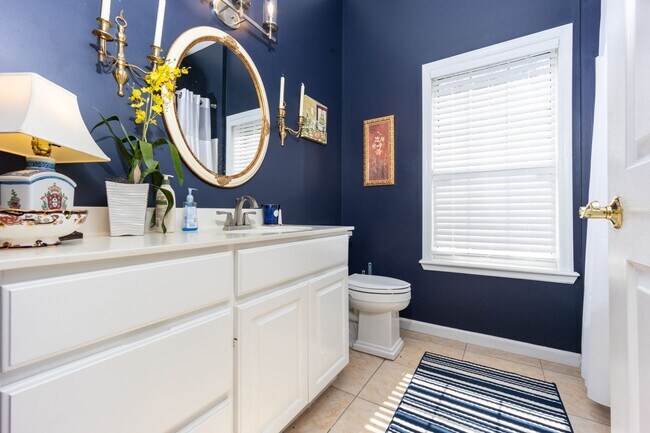 Building Photo - Charming 3 Bedroom , 2 Bath Country Home with Lake Views