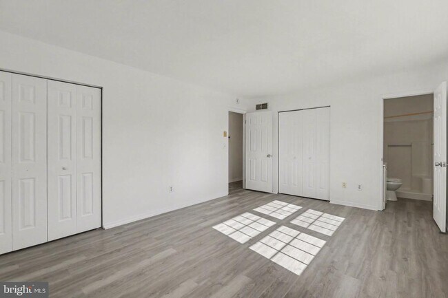 Building Photo - 2109 Highland Ct