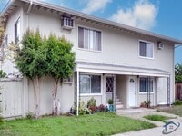 Building Photo - 611 Laura Dr