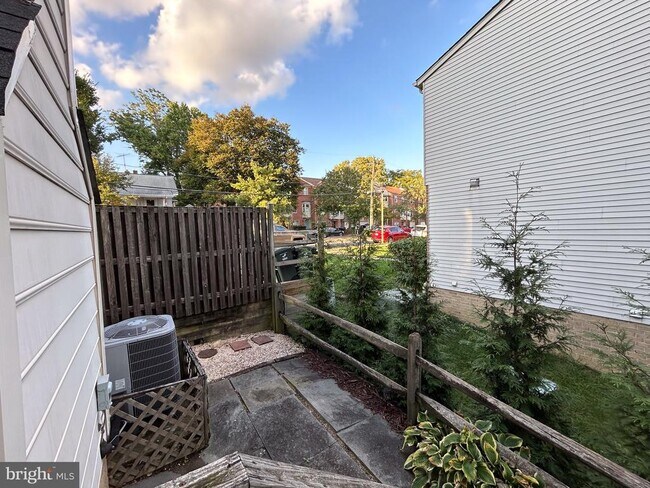 Building Photo - 2034 6th St S