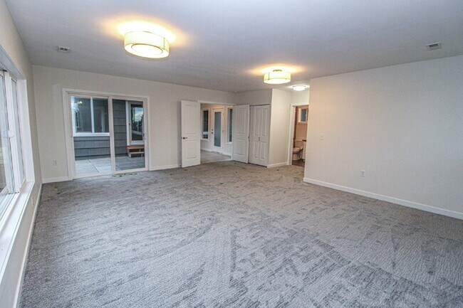 Building Photo - 19547 53rd Ave NE