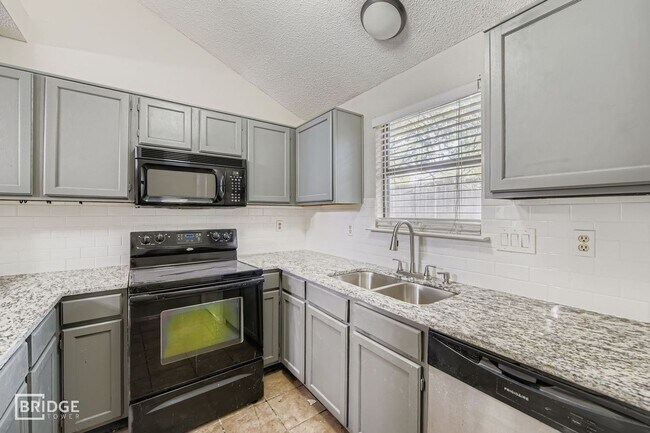 Building Photo - 1322 Jasmine Dr