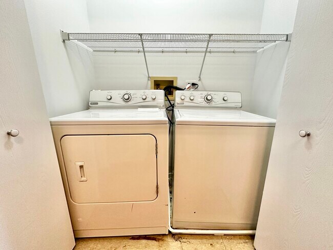 Building Photo - 1226 Clearview Ct