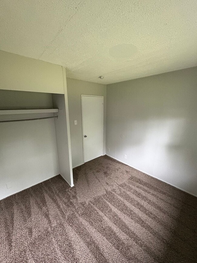 Building Photo - 3 Bed 1.5 Bath Single Family Home in North...