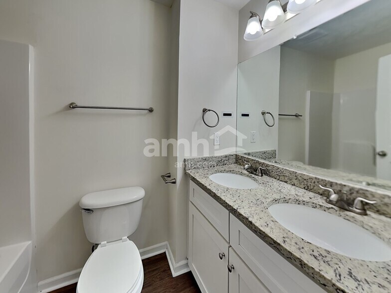 Building Photo - 1124 Emma May Point