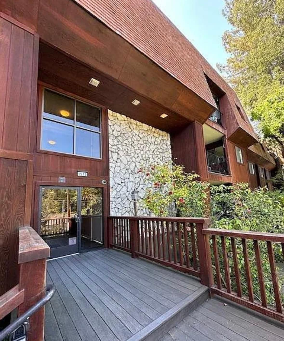Building Photo - 1579 Lincoln Ave