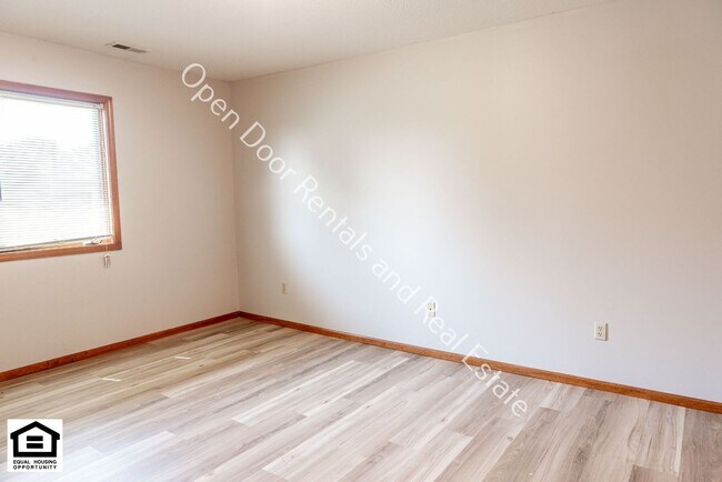 Building Photo - Fort Wayne Rising 1420/1422 Flagstone