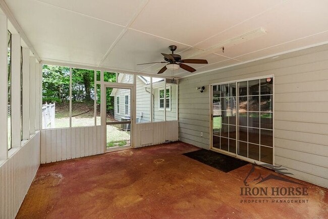 Building Photo - 335 Oak Meadows Dr