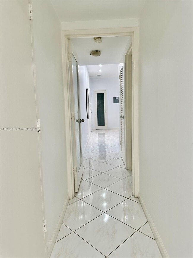 Building Photo - 4747 Collins Ave