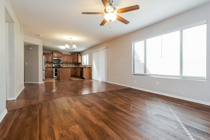 Building Photo - 3802 N 104th Ave