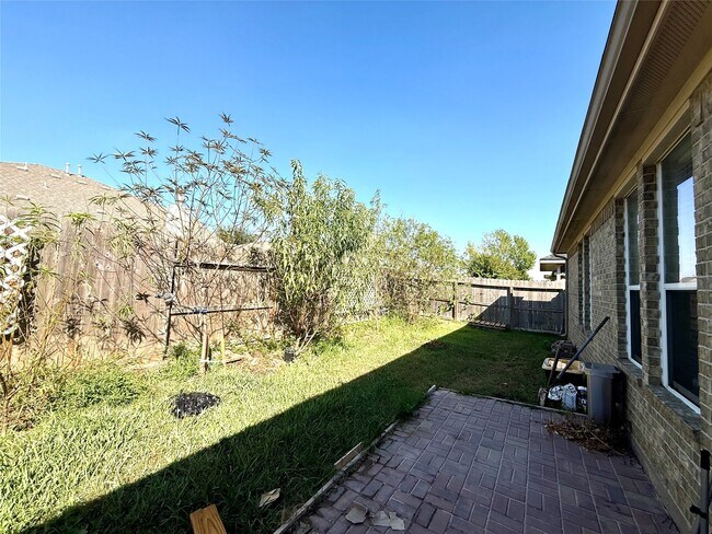 Building Photo - 13926 Roanoke Falls Dr