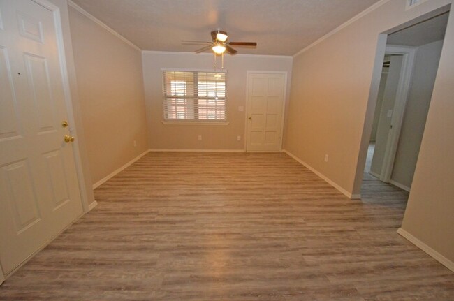 Building Photo - Tara Condos 2 Bed 1 Bath Apt NW 63rd & May...