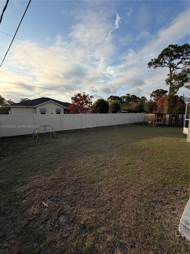 Building Photo - 383 Hanford Rd SW