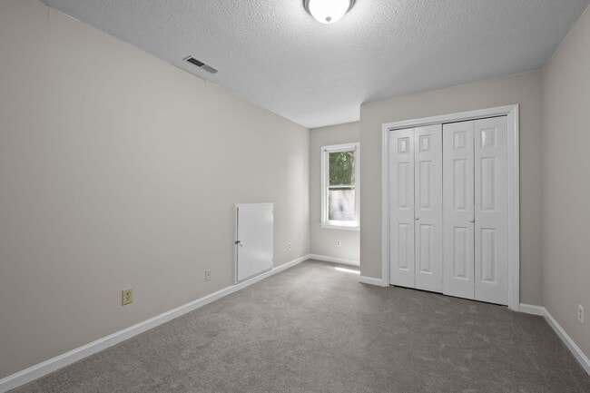 Building Photo - Inviting 3br house in Morrisville with woo...